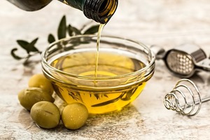 オリーブオイルの酸化は臭いでわかる？その見分け方と酸化防止のための保存方法とは？