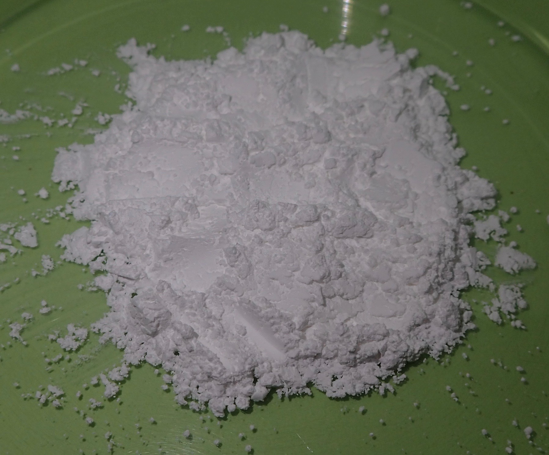 消石灰とは?肥料としての成分・効果・使い方を詳しく図解で解説!のイメージ