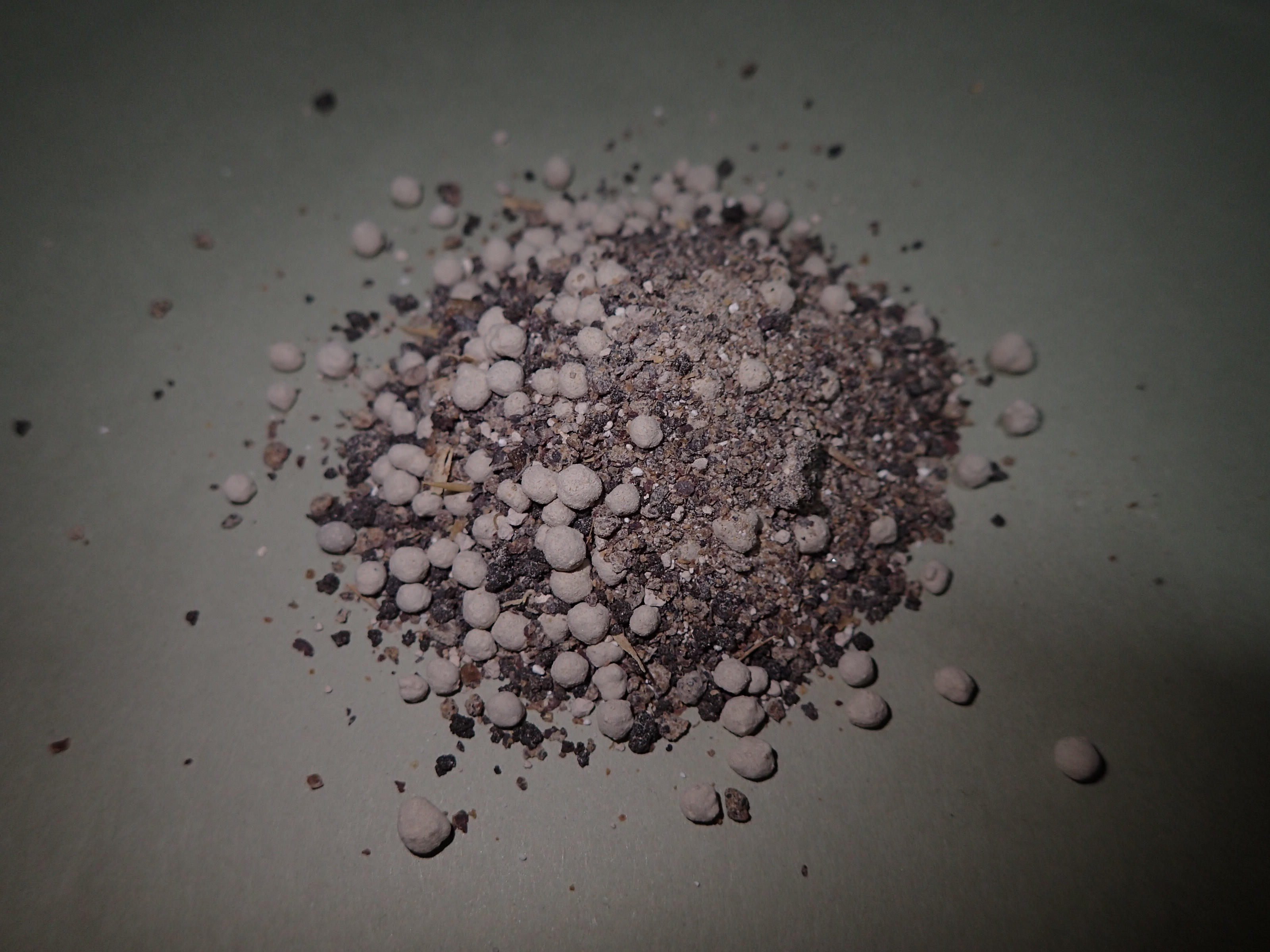 化学肥料とは？成分や特徴・メリットをご紹介！有機肥料との違いは？のイメージ