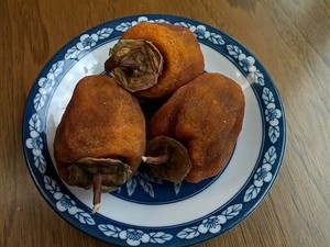 干し柿の栄養やカロリーはどれくらい？健康への効果や食べる時の注意点をご紹介！