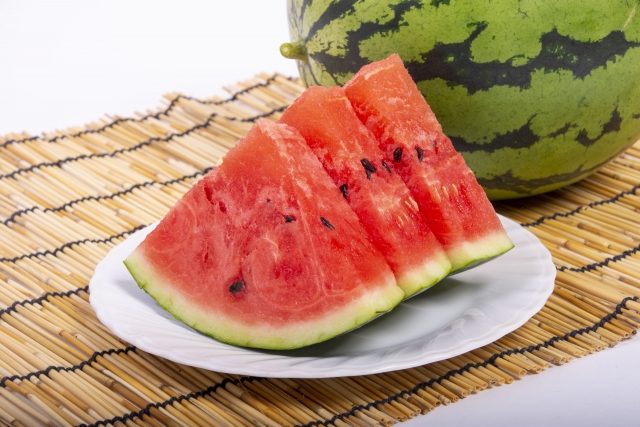 スイカの収穫時期の見極め方！種類別の食べ頃の目安や保存方法を解説！のイメージ