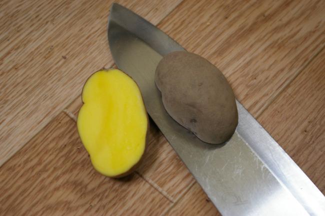 じゃがいもが変色する理由は？黒や紫に変わる原因や対処法をご紹介！のイメージ