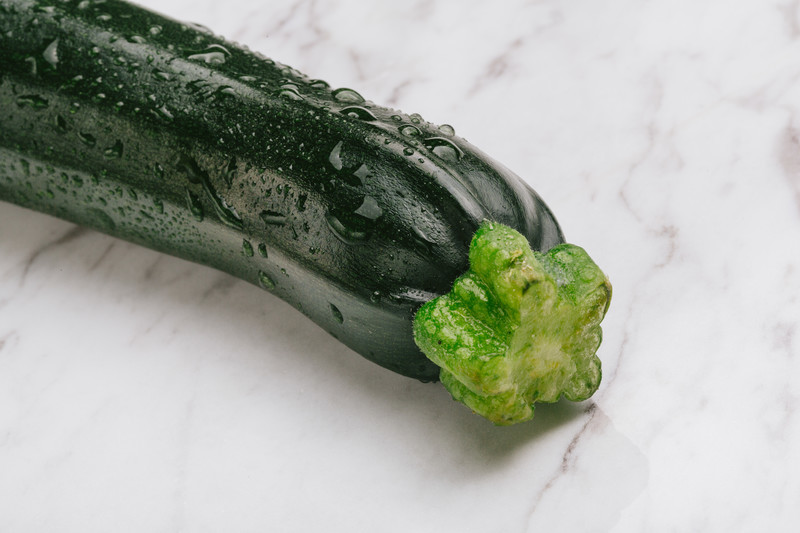 ズッキーニの育て方!植え方・支柱の立て方のコツや病害虫対策を解説!のイメージ