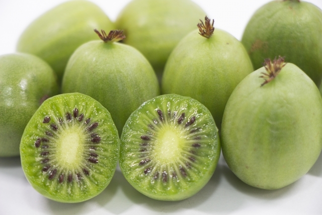 ベビーキウイとは?特徴・栄養から食べ頃の見分け方や食べ方まで紹介!