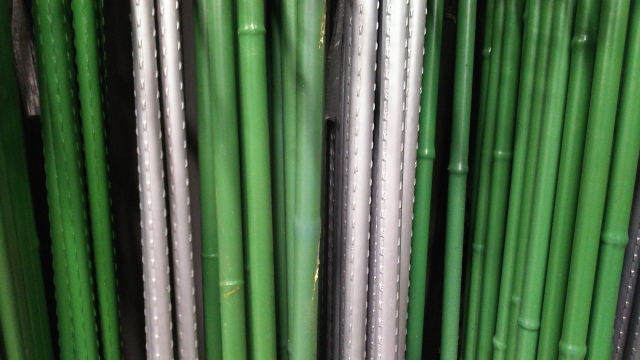 園芸支柱にはどんな種類がある？アーチ支柱やイボ竹など用途や特徴を解説！のイメージ