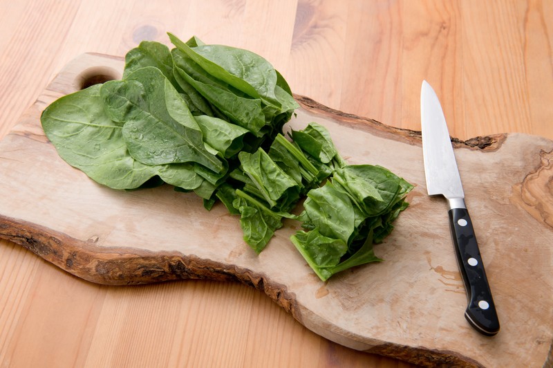 ほうれん草の基本のゆで方・ゆで時間は?簡単で美味しい味付けも紹介