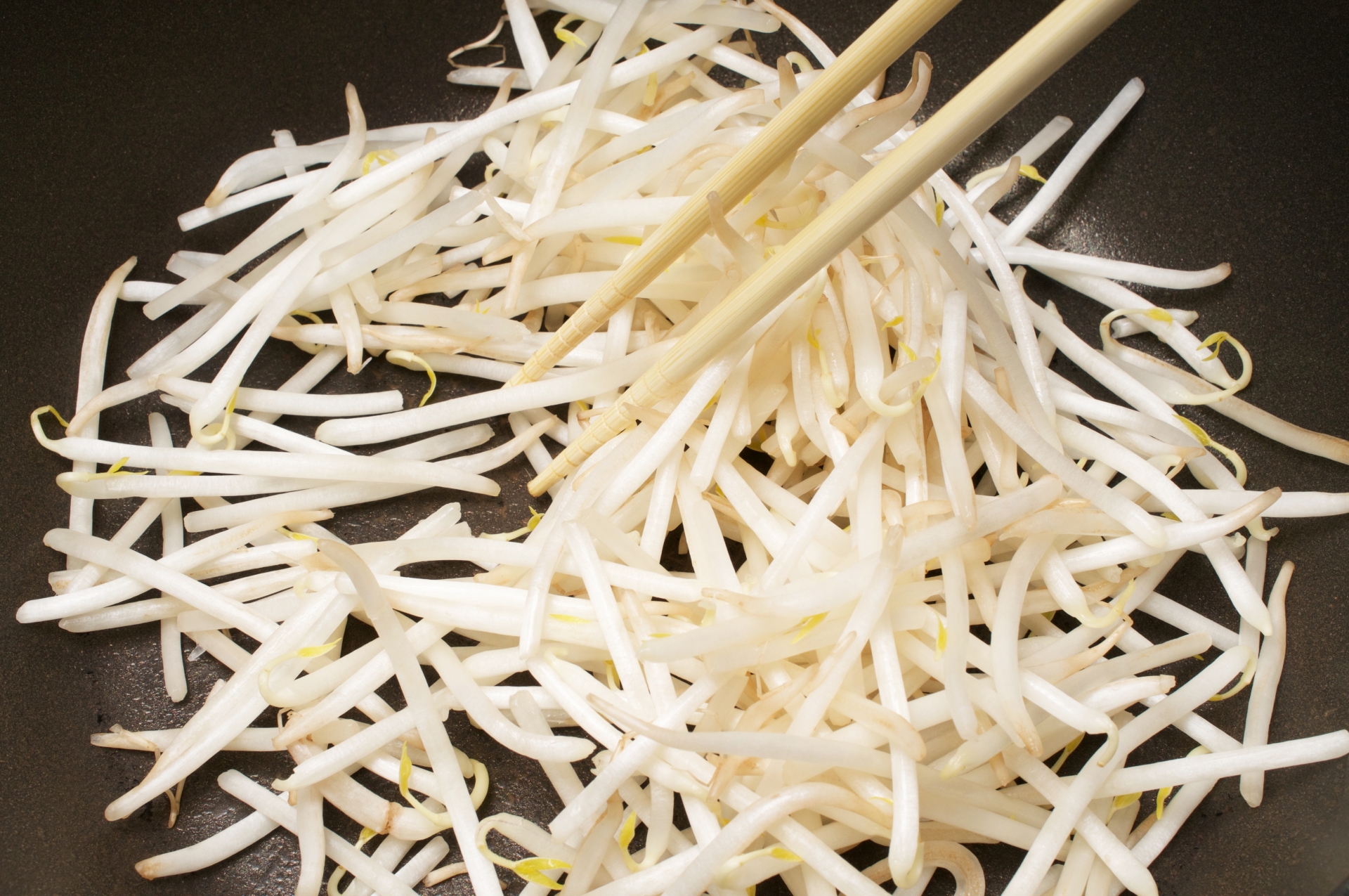 もやしの糖質はどれくらい?ダイエット時におすすめの激旨レシピも紹介!