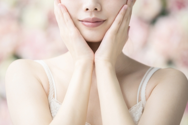 椿油を顔に塗るのはおすすめ?スキンケアとしての効果や注意点をご紹介!
