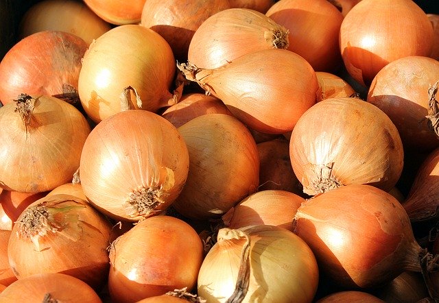 玉ねぎの皮は栄養豊富って本当?使い方とむき方もあわせてご紹介