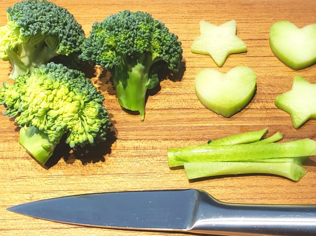 ブロッコリーの切り方!小房に分け・茎まで利用できる上手な方法を紹介