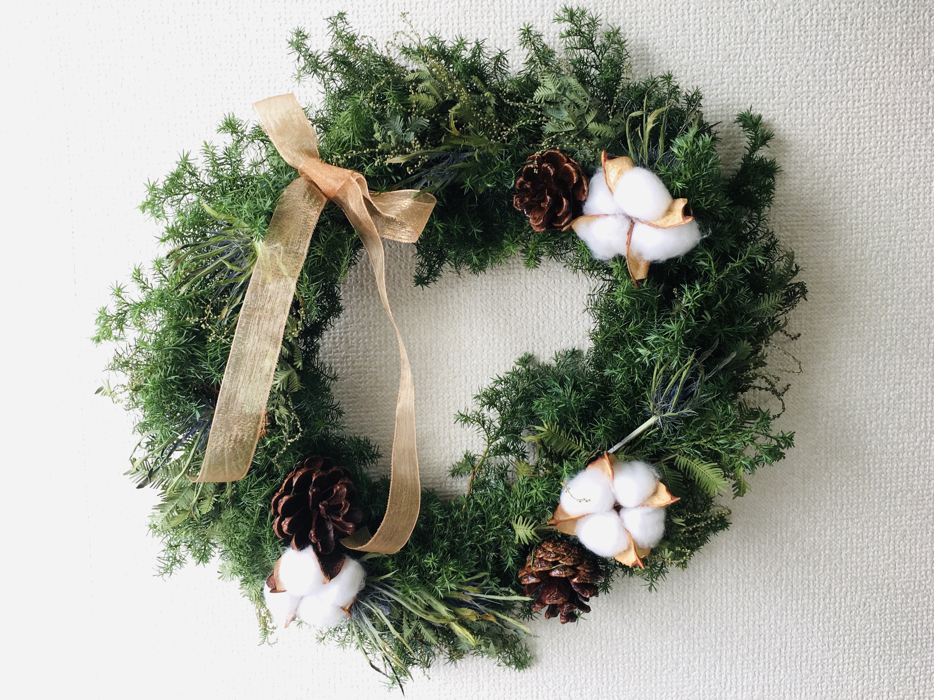 クリスマスに飾りたいグリーンリースの作り方！センスよい飾り方のイメージ