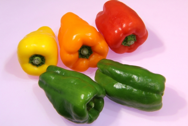 ピーマンは生で食べられるか?生でも苦くない味付け方法をご紹介!