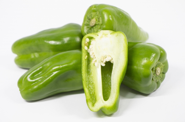 ピーマンの種は食べられる?種ごと食べても大丈夫?栄養や食べ方を紹介!