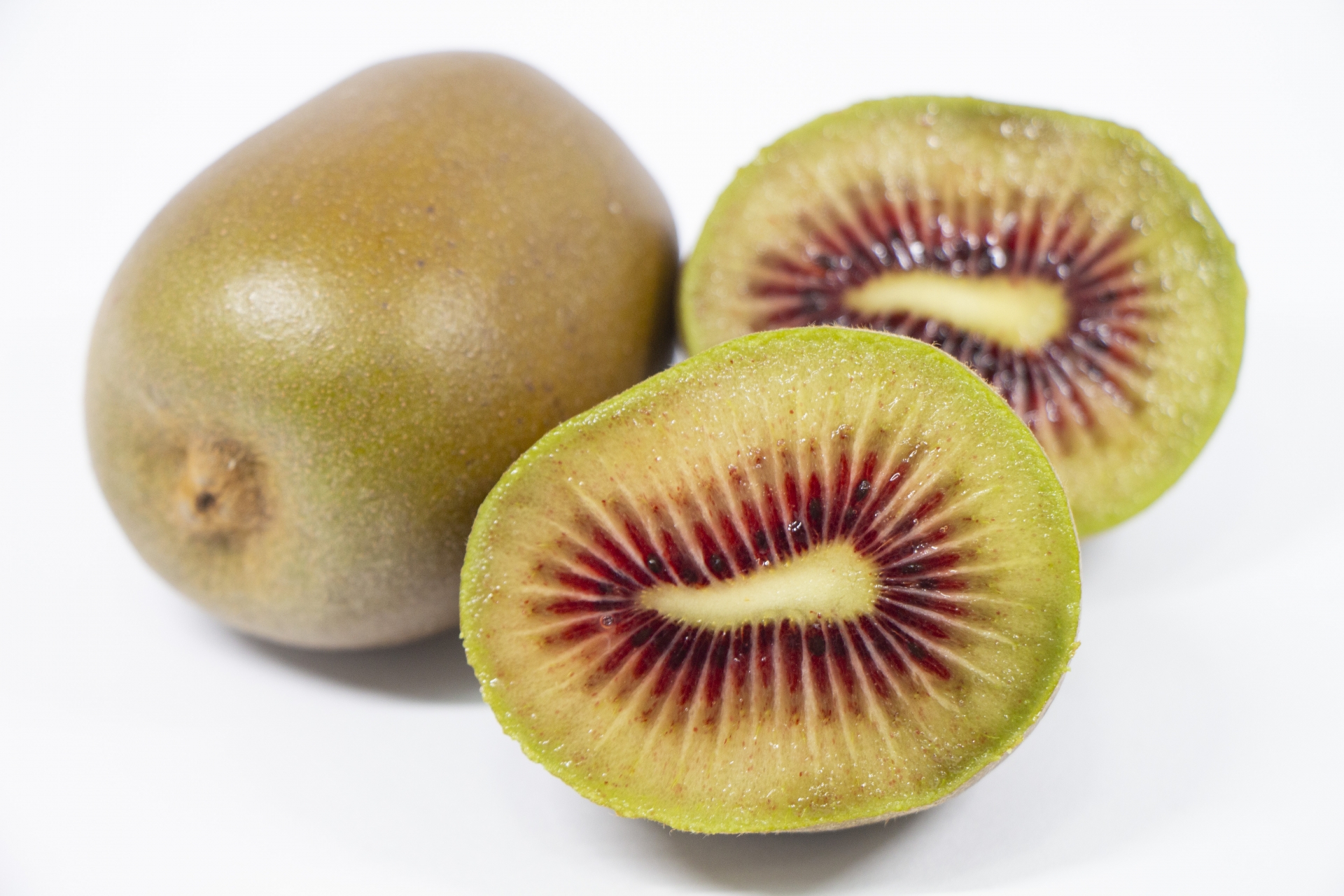 赤いキウイって知ってる?どんな味がする?どこで買えるかもご紹介