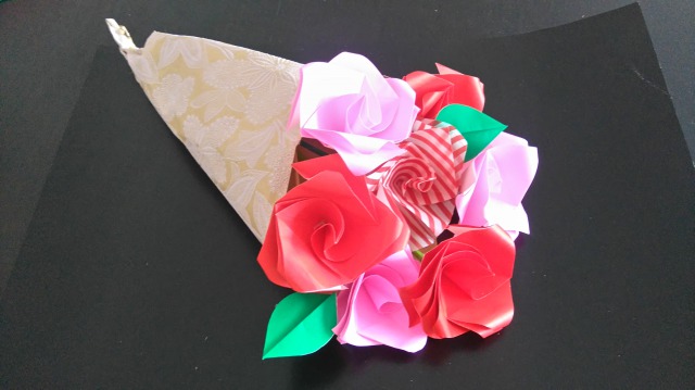 折り紙で立体の花を折ろう！折り紙のガーベラやバラの花束に挑戦！のイメージ