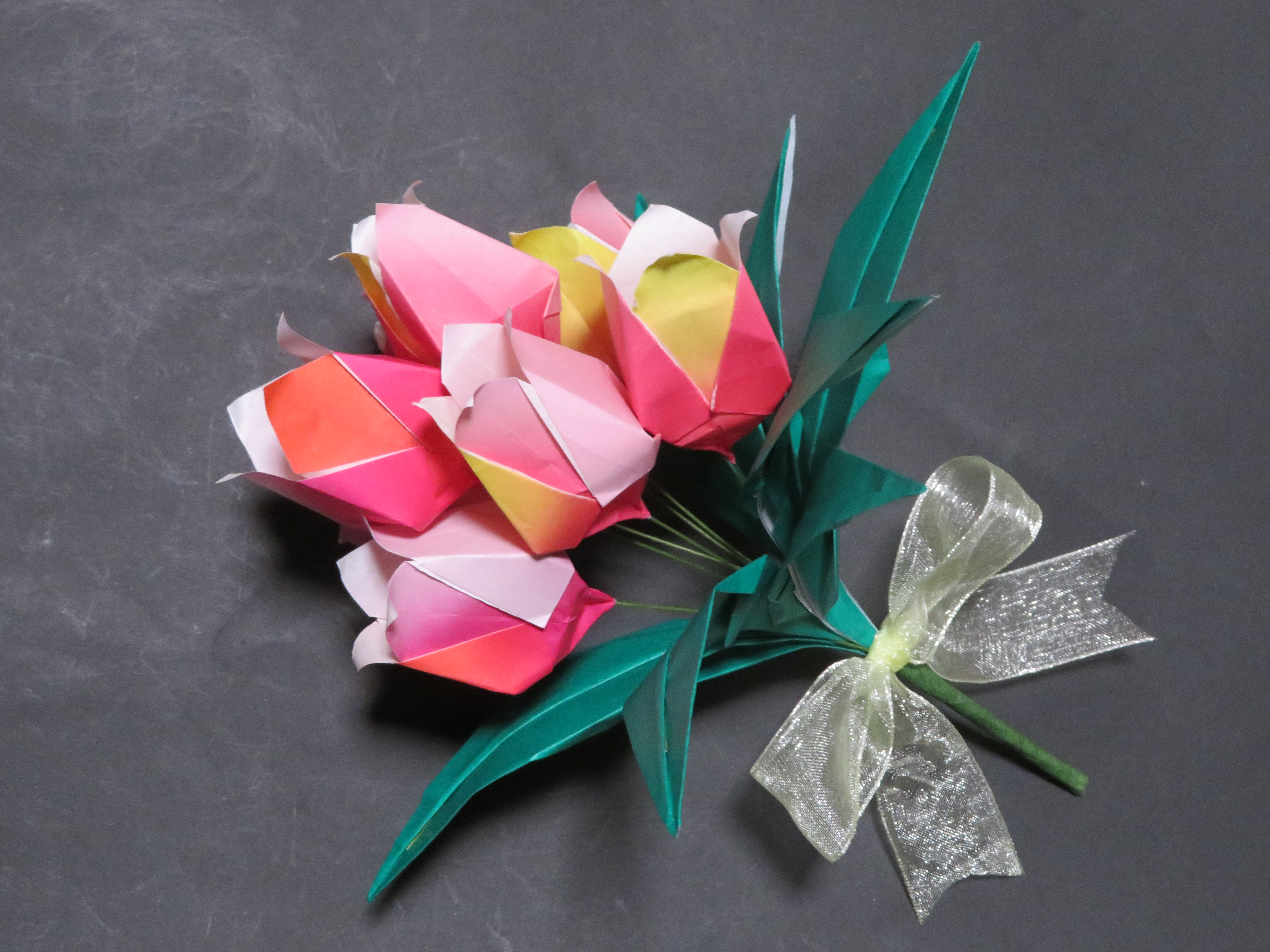 ペーパークラフトで花作りにチャレンジ！作り方やコツを詳しく解説