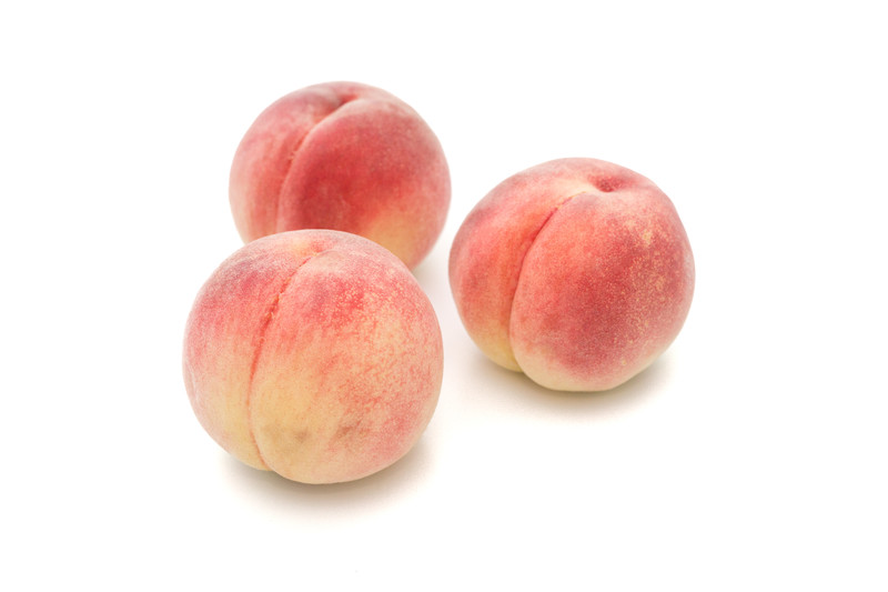 美味しい桃の食べごろはいつ？柔らかさ・香り・色など見分け方を解説！