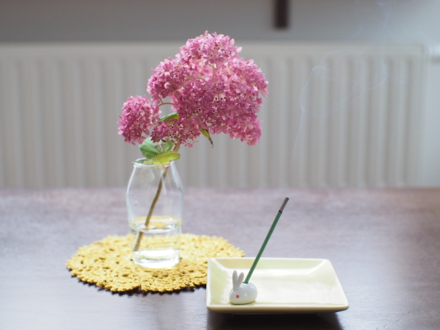 花の香りのお香を楽しもう!おすすめの商品や楽しみ方を詳しく解説!